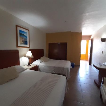 Hotel Maria Teresa Playa Azul Bagian luar foto